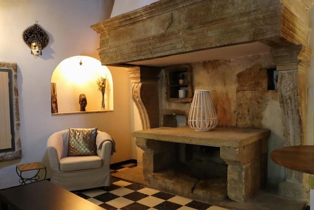 Apartamento Entre Uzes Et Le Pont-Du-Gard Le Logis D'Autrefois Castillon-du-Gard Exterior foto